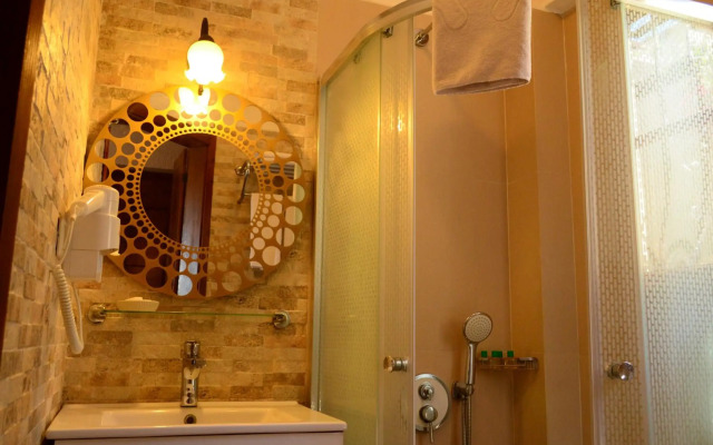 Ada Bacchus Hotel