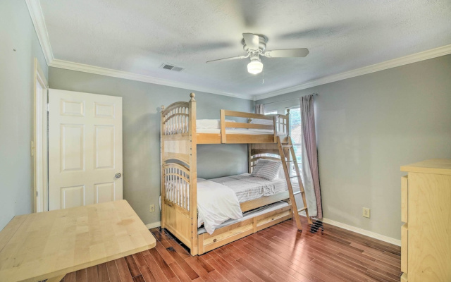 Spacious Houston Home, Day Trip to Galveston!