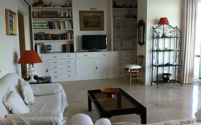 Apartamentos La Roca Rentals