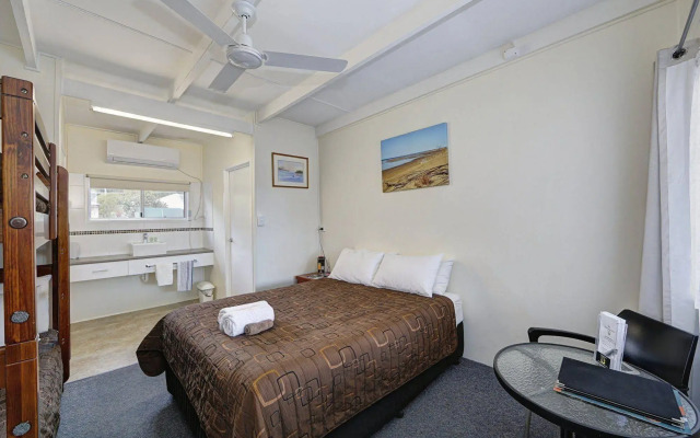 Moore Park Beach Motel