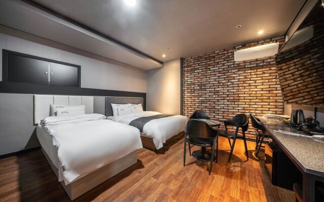 Bundang Yatap You and Me Hotel