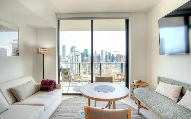 Apartment in New Luxury Condo Downtown