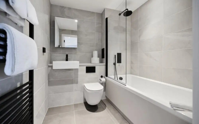 The Tottenham Wonder - Pleasing 2bdr Flat With Balcony