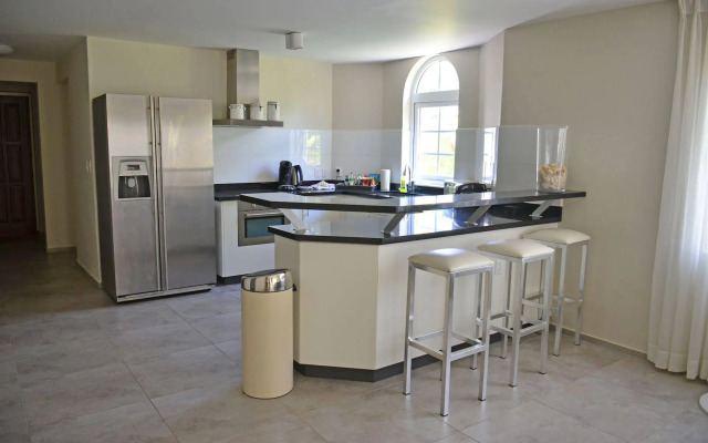 Dolphin Suites & Wellness Curacao