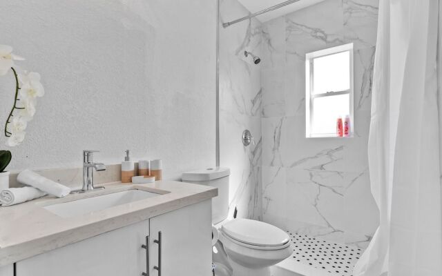 Design District Luxe 3BD Home