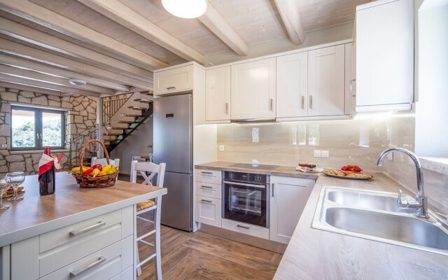 Luxury Villa Irida