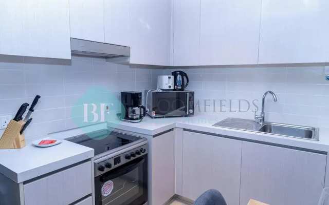 Bloomfields Elegant 1BR in Waters Edge