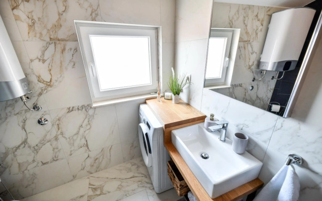 Modern holiday apartment "Libra" with swimming pool