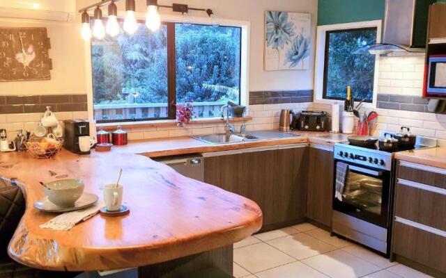 Unique Estuary & Bird Apartment in Te Haumi Paihia