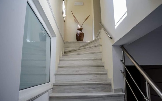 Green Luxury Villa Near The Sea