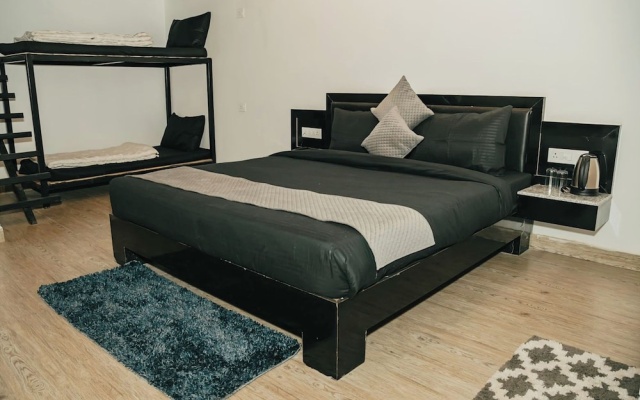 Premium Hotel Blue P-I-N-E Palace