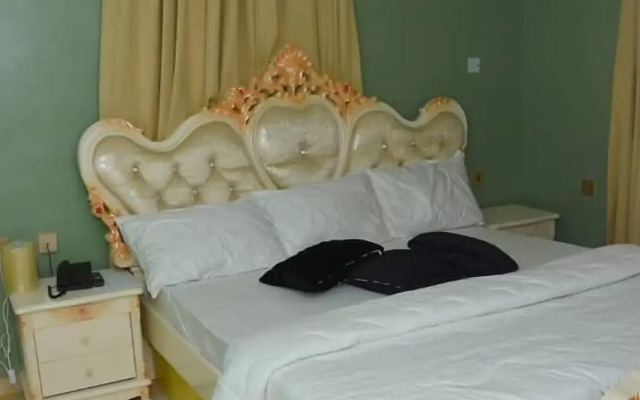 Gold Crown Hotel