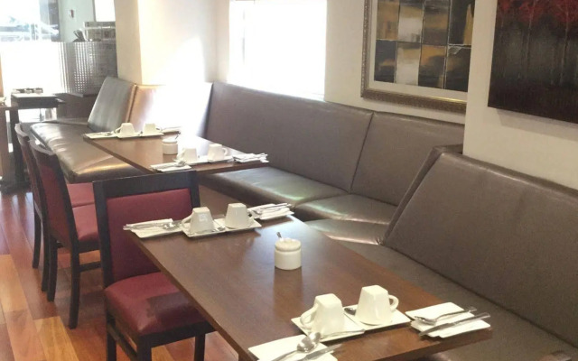 The New London Carlton Hotel & Service Apartments