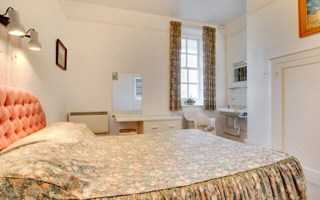 Modern Apartment in Tenby With Swimming Pool