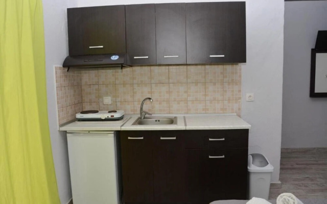 Gatos Village Studios & Apartments