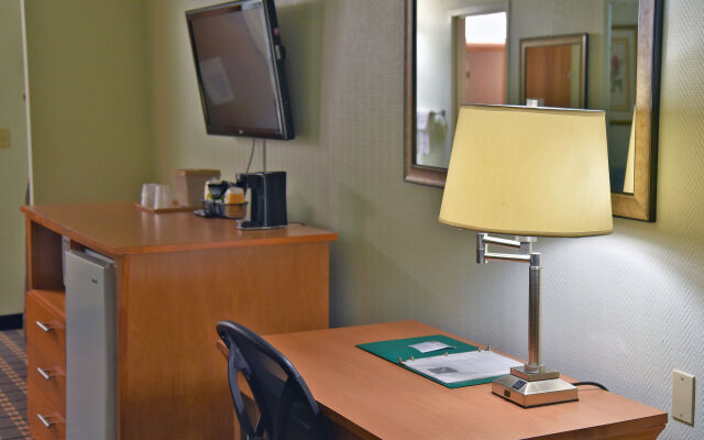 Quality Inn & Suites near I-480 and I-29