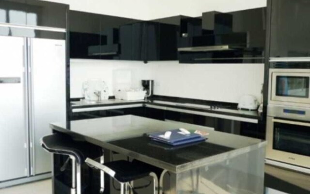 Sunset Plaza Holiday Apartment