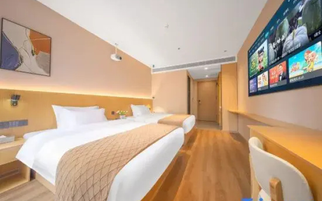 Chongqing · Clover | CLOVERHDPROJECTION Luxury Movie Hotel (Dashiba Subway Station)
