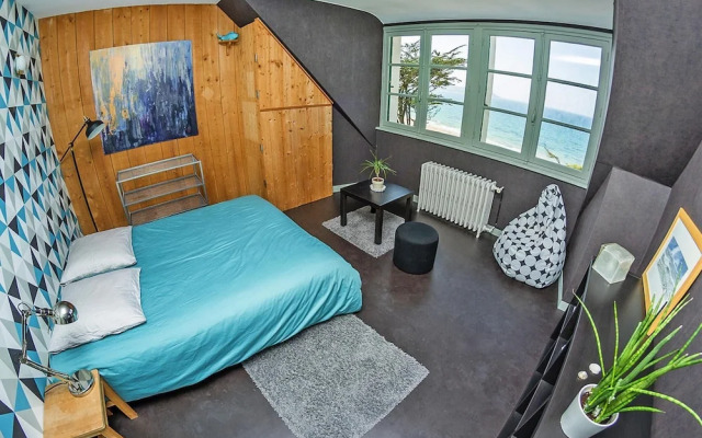 Cottage in Locquirec With Beach Access