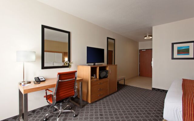 Holiday Inn Express & Suites North Hollywood