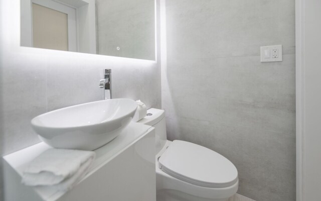 Amazing renovated home close to the Bay