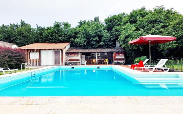 Barbecue Pool Parking Mystay