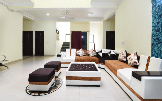 OYO 10759 Hotel Golden Nest