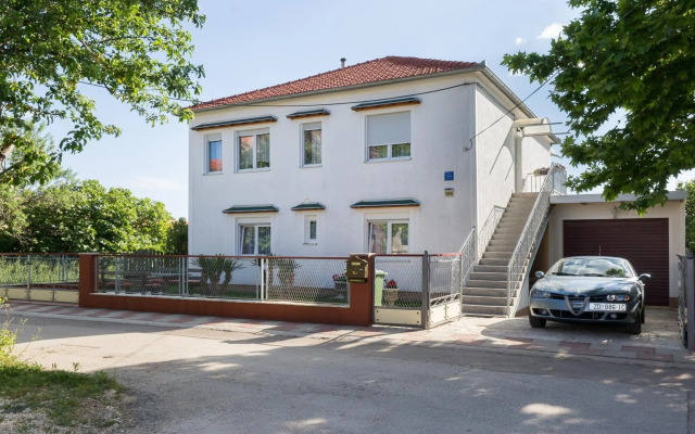 Apartment Twisting By The Private Pool
