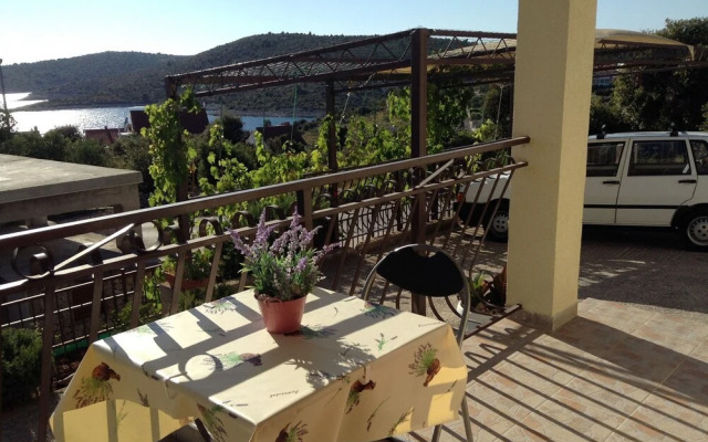 Vinx - Grill and Terrace - A1