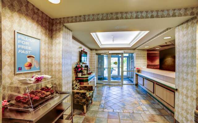 Motel 6 Huntsville, ON