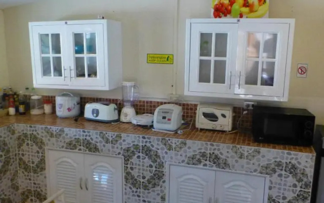 1 Double bedroom apartment with Pool and extensive Kitchen diningroom