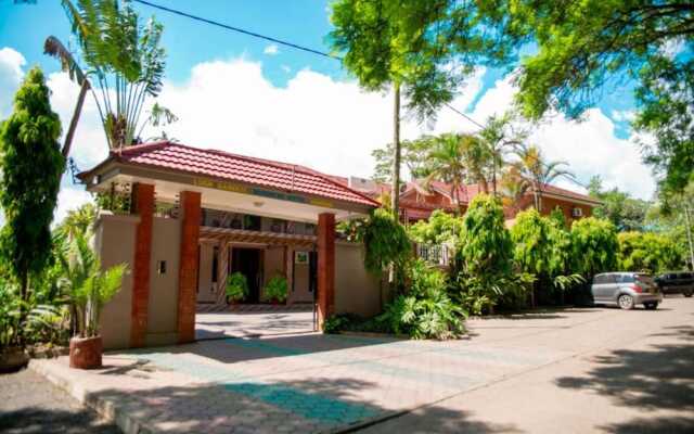 Lush Garden Business Hotel