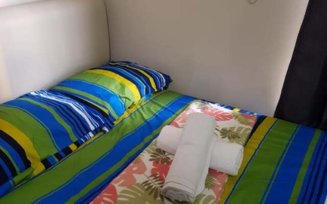 OYO 215 Sunshine City Suites