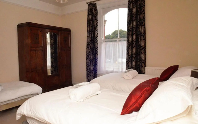 Trade Digs Stroud - 1 and 2 bedrooms available