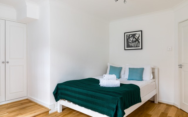 Duplex Apartment With Patio in Marylebone