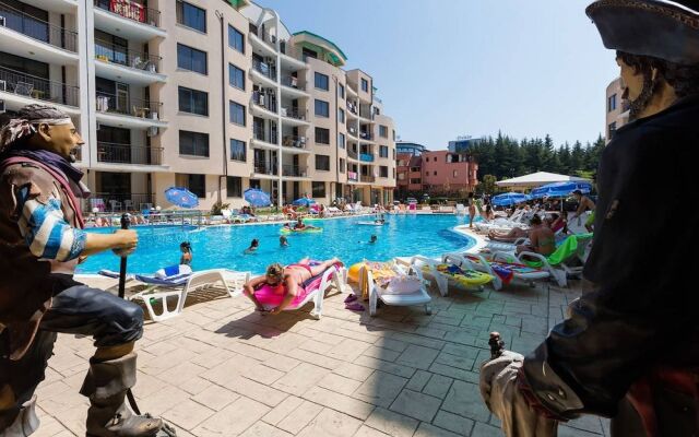 Studio with Balcony & Pool View