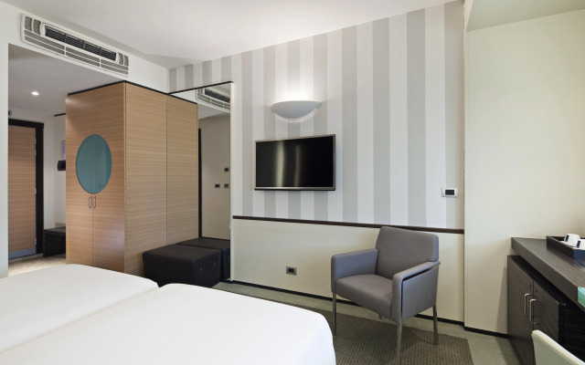 Отель NH Venezia Laguna Palace