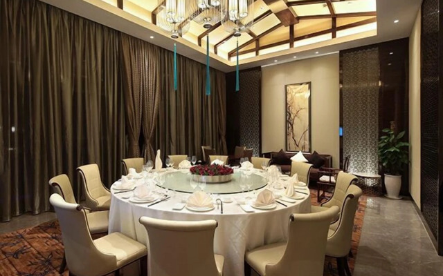 Luan Suntone Plaza Hotel