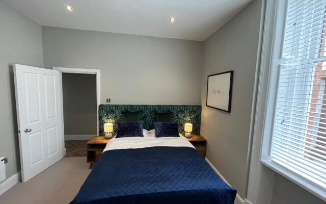 Crown and Cushion Appleby