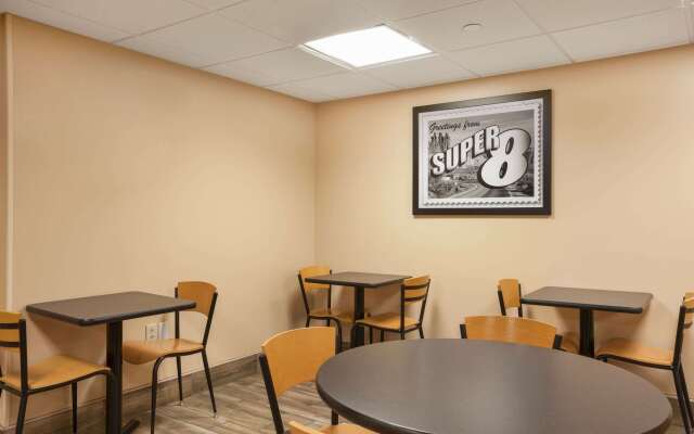 Super 8 by Wyndham Mount Laurel