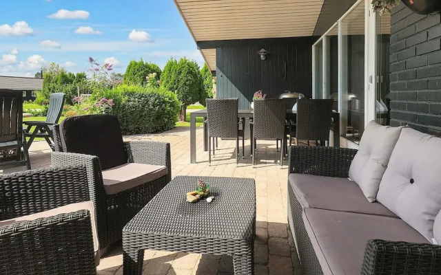8 Person Holiday Home in Vaeggerlose