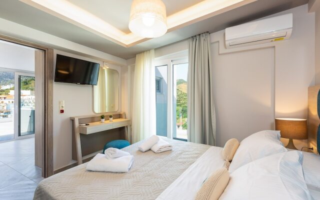 Luxury Suite with Sea View in Akrogiali Luxury Aparthotel