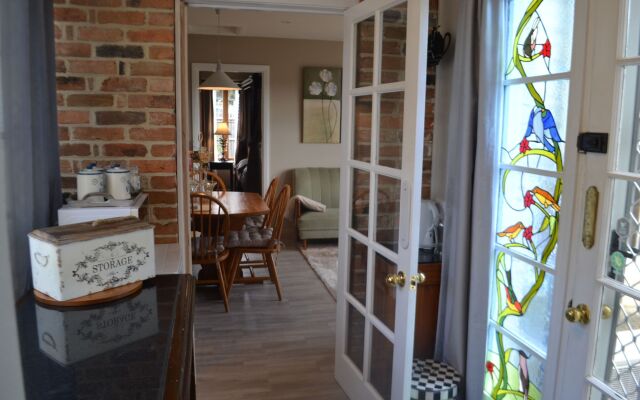 Mulberry Cottage Unique B&B