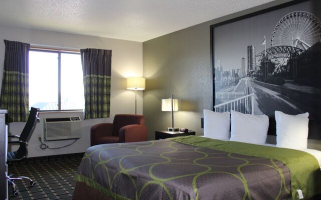 Super 8 by Wyndham Grand Rapids/Wyoming