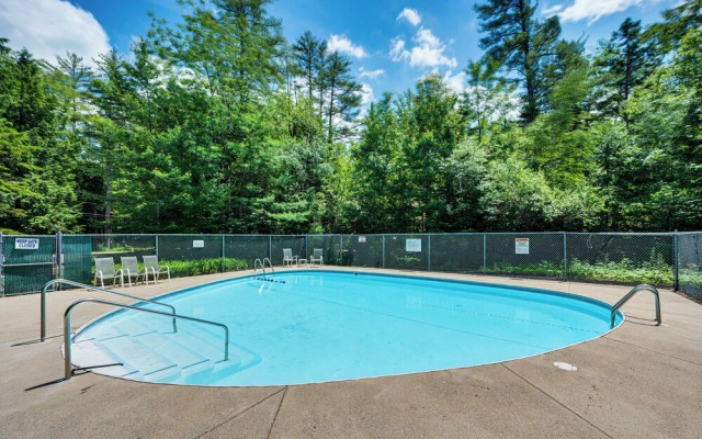 Bartlett Vacation Rental w/ Wraparound Deck!