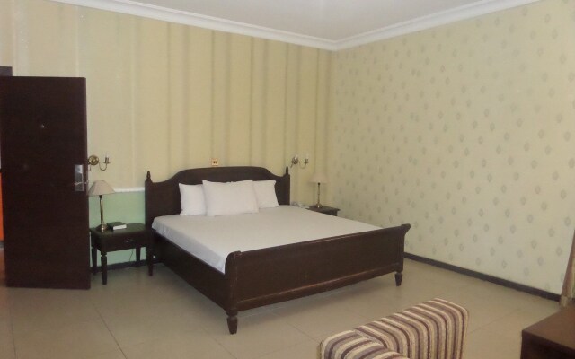 Savannah Suite Hotel Garden Gwarinpa