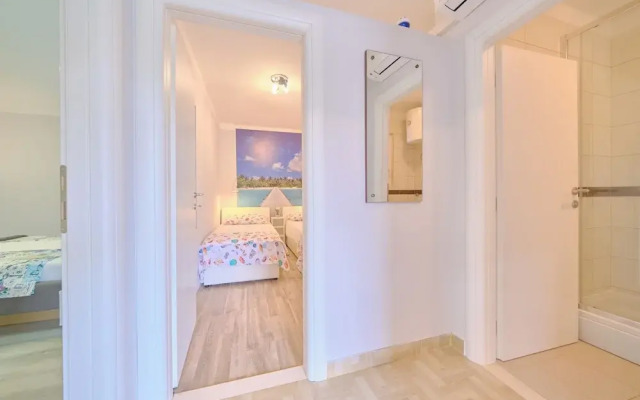 Beachfront villa Mihovil w. beach access