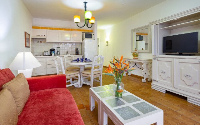 Villa del Palmar Residences