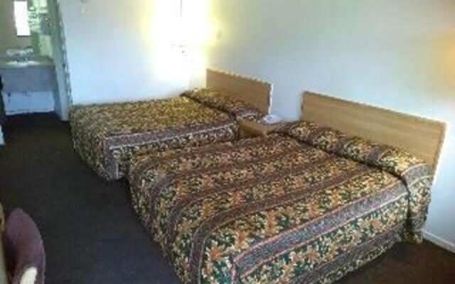 EZ8 Motel Bakersfield