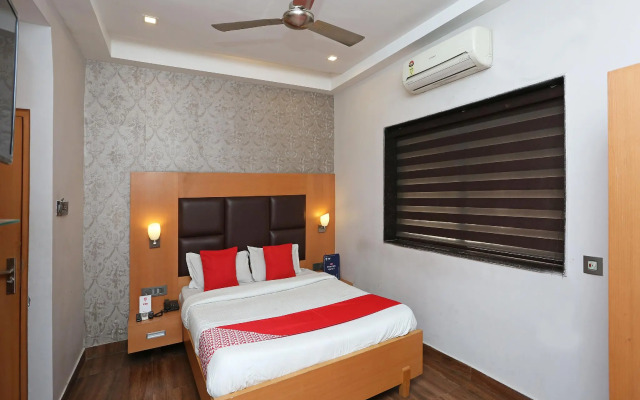 OYO 3363 near Sarat Bose Road